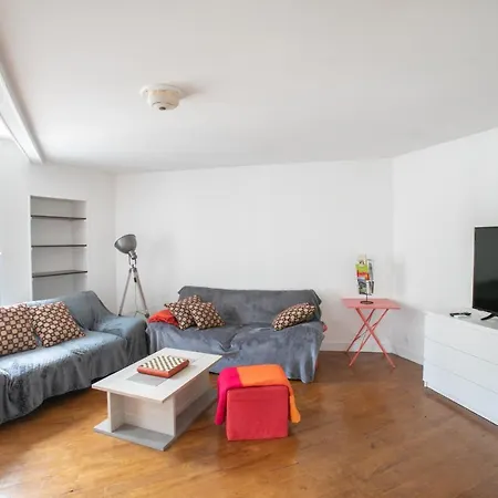 Logis Historique Au Centre De 8 Lits L Oustal Hébergement de vacances *