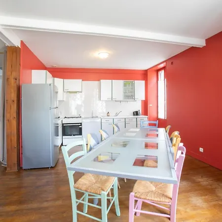 Logis Historique Au Centre De 8 Lits L Oustal Hébergement de vacances *