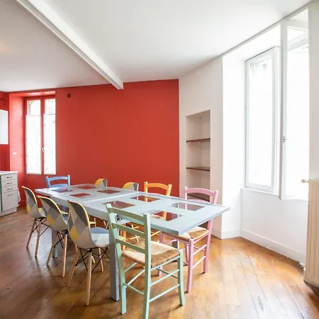 Hébergement de vacances Logis Historique Au Centre De 8 Lits L Oustal *