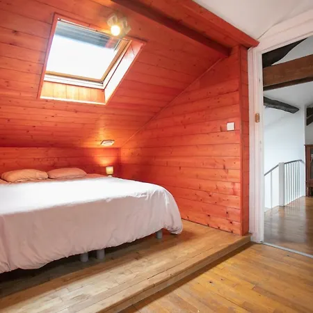 Logis Historique Au Centre De 8 Lits L Oustal Hébergement de vacances *